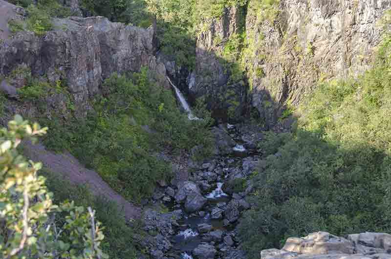 Islandia 113 - parque nacional de Skaftafell - catarata de Hundafoss.jpg